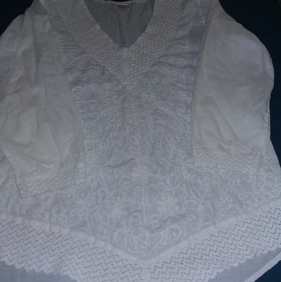 Ladies white top - Picture 2 of 2